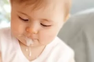 5 Tanda Si Kecil Overfeeding Mengenali dan Mengatasi Masalah Makan Berlebihan pada Bayi dan Balita